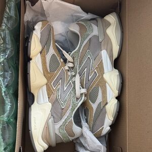 New Balance Beige and Green Women's Sneakers
